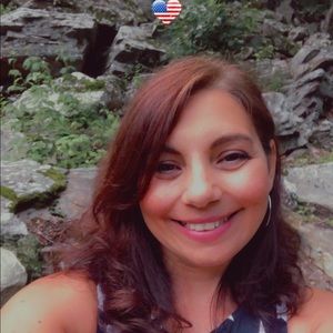 Meet your Posher, Elisa